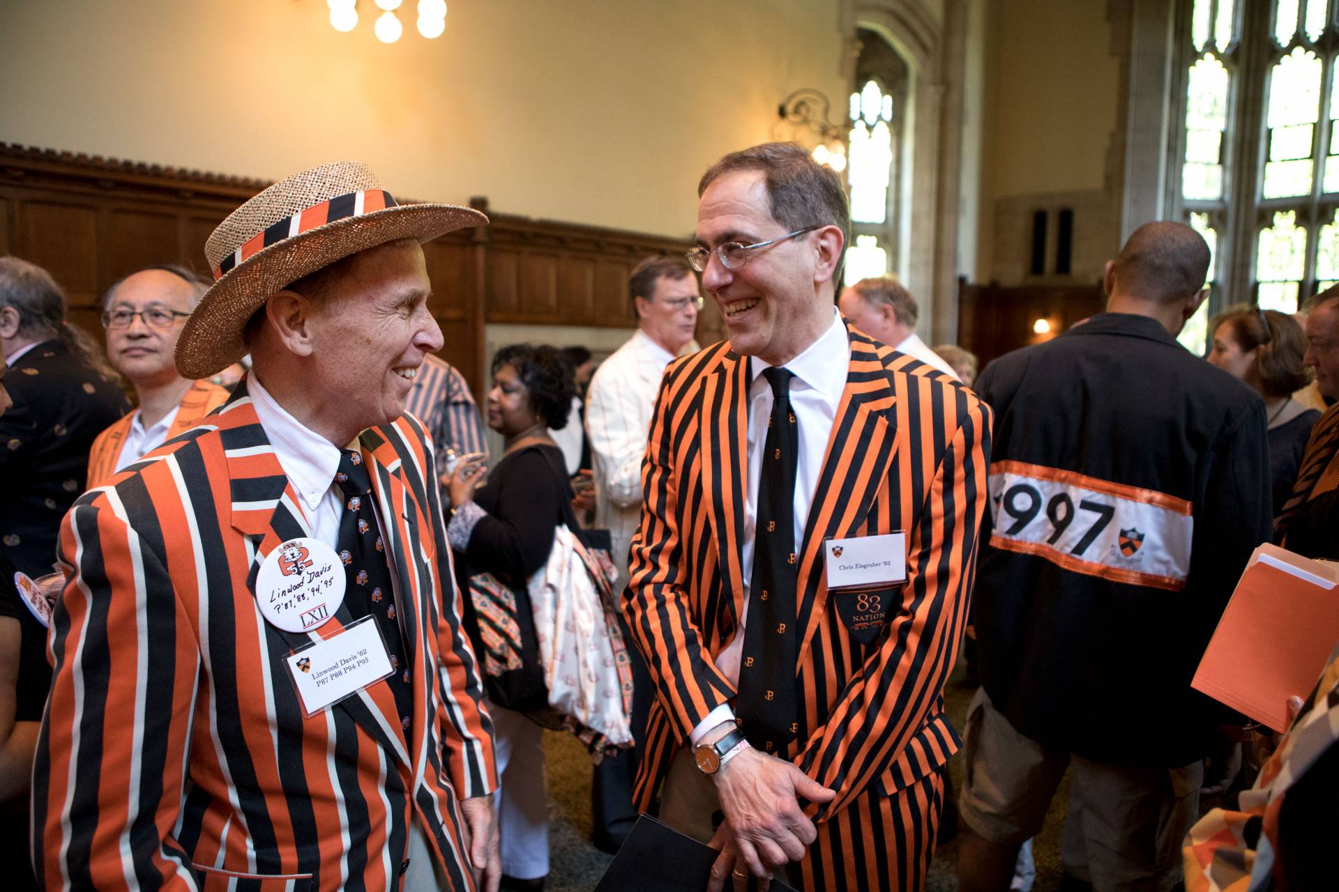 Linwood Davis from class of 1962 talking with President Eisgruber
