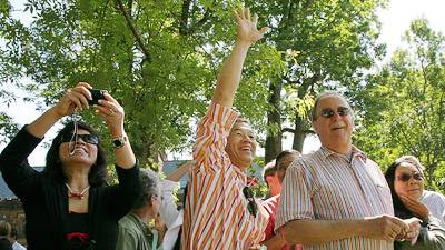 parents waving